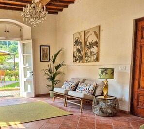 Interior - Scenic Family Villa Near Lucca - 5BR, Pool, Outdoor Dining & Space to Unwind. (Fondagno)