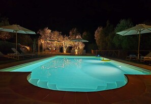 Outdoor pool - Scenic Family Villa Near Lucca - 5BR, Pool, Outdoor Dining & Space to Unwind. (Fondagno)