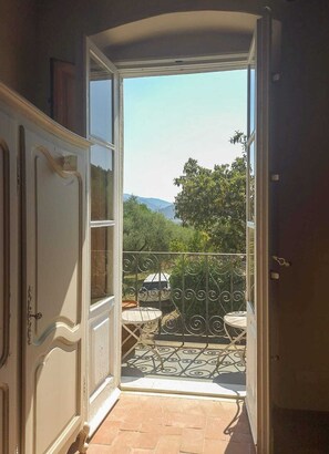 Interior - Scenic Family Villa Near Lucca - 5BR, Pool, Outdoor Dining & Space to Unwind. (Fondagno)