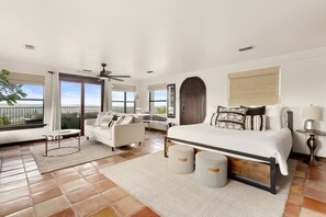 4 bedrooms, desk, iron/ironing board, travel cot - La Casa Grande | Pool & Views | Game Room (Wimberley)