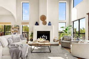 Unclassified image, 2 of 45, button