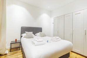Apartment | 1 Schlafzimmer, laptopgeeigneter Arbeitsplatz, Bügeleisen/Bügelbrett