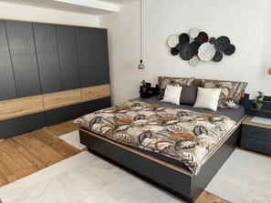 3 bedrooms, WiFi, bed sheets