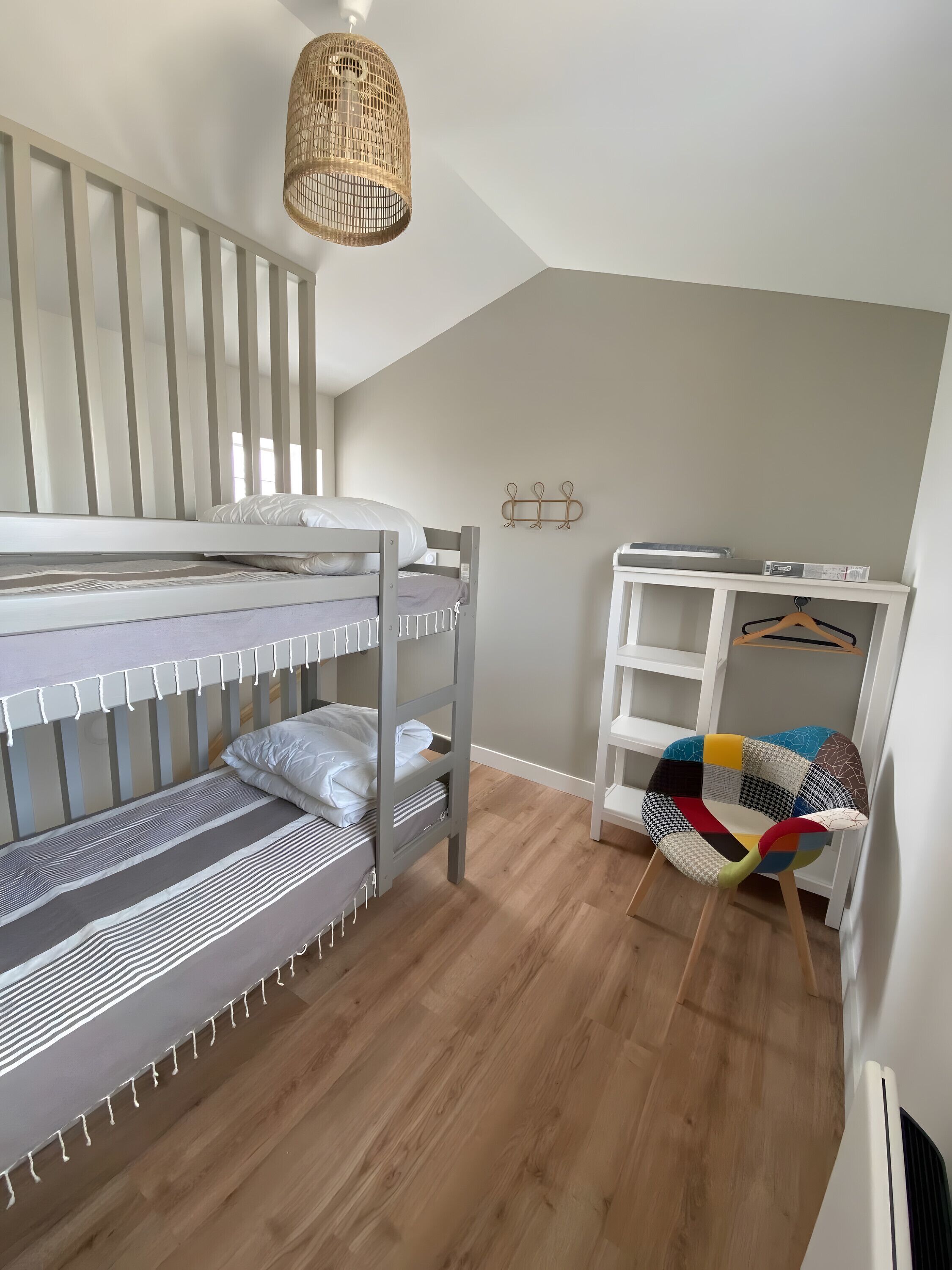 3 slaapkamers, een strijkplank/strijkijzer, wifi