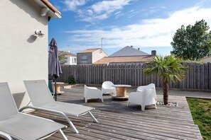 Terrace/patio - Holiday Home 'La Bohème' with Terrace and Garden (L'Aiguillon-la-Presqu'île)