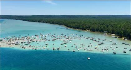 Charming Torch Lake 3-bedroom 1 bath Cabin
