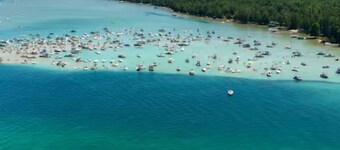 Charming Torch Lake 3-bedroom 1 bath  one floor Cabin