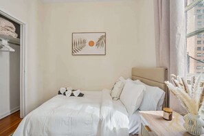 2 bedrooms, desk, iron/ironing board, WiFi