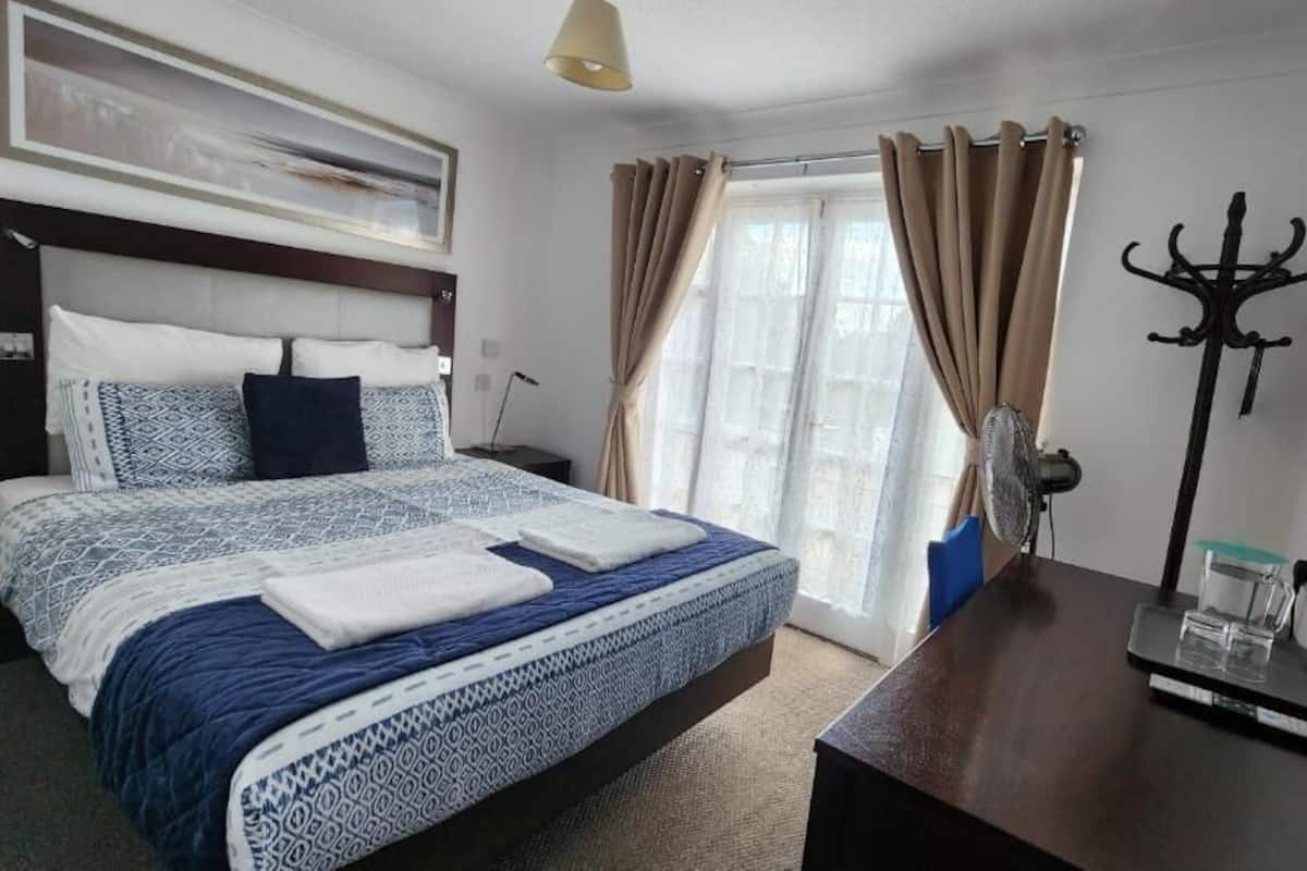 Double Room | Desk, soundproofing, iron/ironing board, free WiFi
