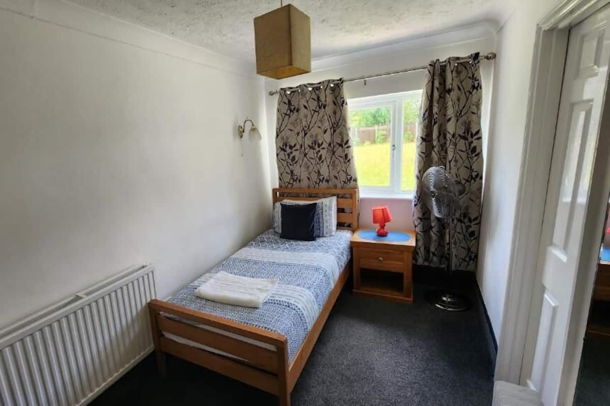 Single Room, Garden View | Desk, soundproofing, iron/ironing board, free WiFi