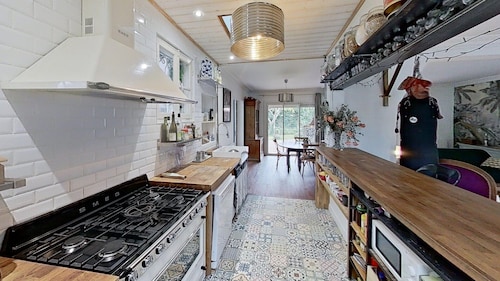 Villa Esterel, for 14 people, located 200 m from the beach