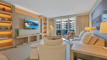 Apartamento, sacada, vista para o oceano | Área de estar