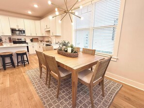 Dining - The MVP on Miramar by Apex Short Term Stays (Oxford)