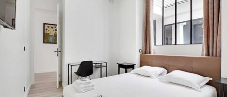 Apartment | 4 bedrooms, laptop workspace, iron/ironing board, bed sheets