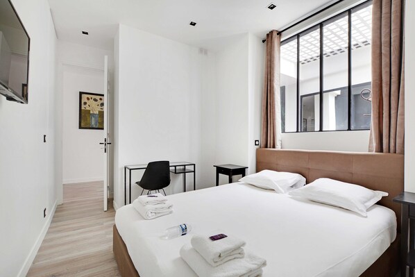 Apartment | 4 bedrooms, laptop workspace, iron/ironing board, bed sheets