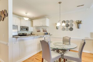 Interior - 5 Mi to Rocky Mount Mills: Modern Retreat w/ Patio (Rocky Mount)