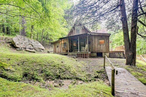 Trail Access & Tranquil Setting: Franklin Retreat!