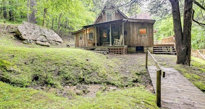 Trail Access & Tranquil Setting: Franklin Retreat!