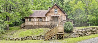 Trail Access & Tranquil Setting: Franklin Retreat!