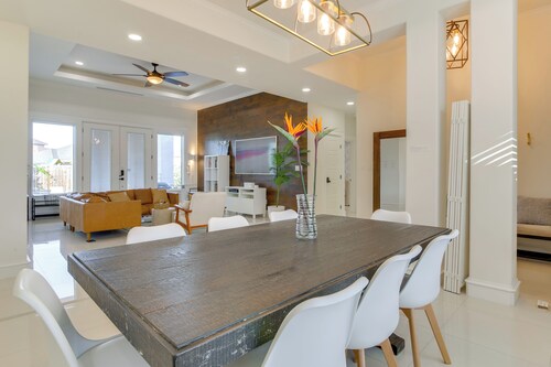 Spacious Family Retreat in Brownsville w/ Pool