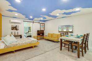 Apartment (1 Bedroom) | Front of property - Aircraft Tours! Fly-in Hangar Apt in New Waverly (New Waverly)
