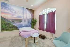 Apartment (1 Bedroom) | Interior - Aircraft Tours! Fly-in Hangar Apt in New Waverly (New Waverly)