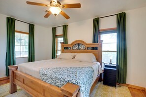 House (2 Bedrooms) | Interior - Rural Home Near Event Venue! 26 Mi to Black Canyon (Olathe)