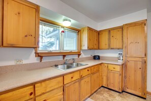 House (2 Bedrooms) | Interior