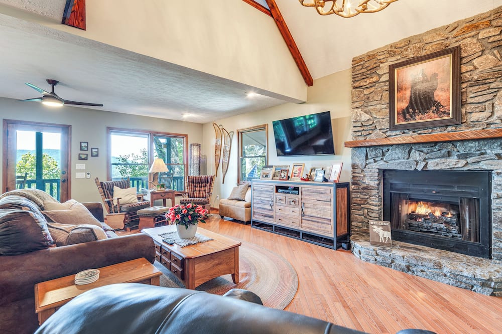 Decks + Lake Access: Scenic North Carolina Retreat - Old Fort, NC