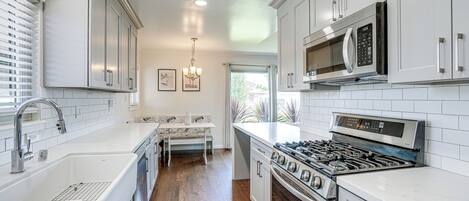 House (3 Bedrooms) | Interior