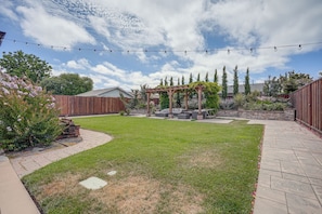 House (3 Bedrooms) | Interior - Private Zen Garden + Fireplace: Chic Hayward Oasis (Hayward)