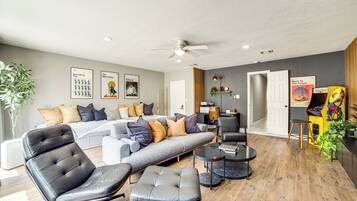 House (3 Bedrooms) | Interior