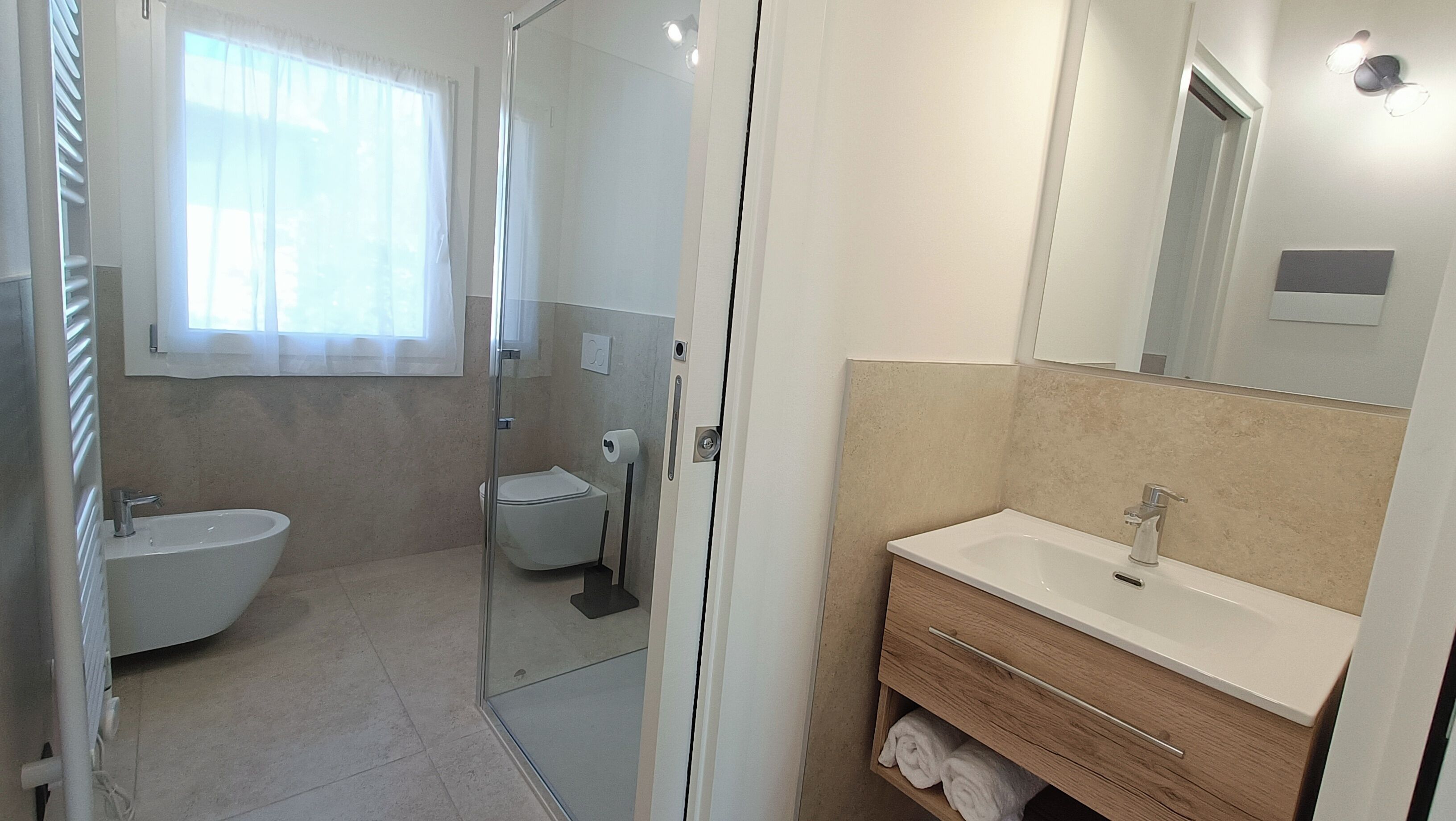 Doccia, asciugacapelli, bidet, asciugamani