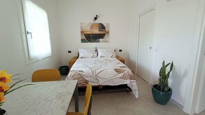 1 quarto, Wi-Fi de cortesia, roupa de cama