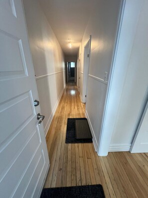 Interior - Cozy Stay  2 minutes from the child Jesus and 5 Mins from old Qc (Québec)