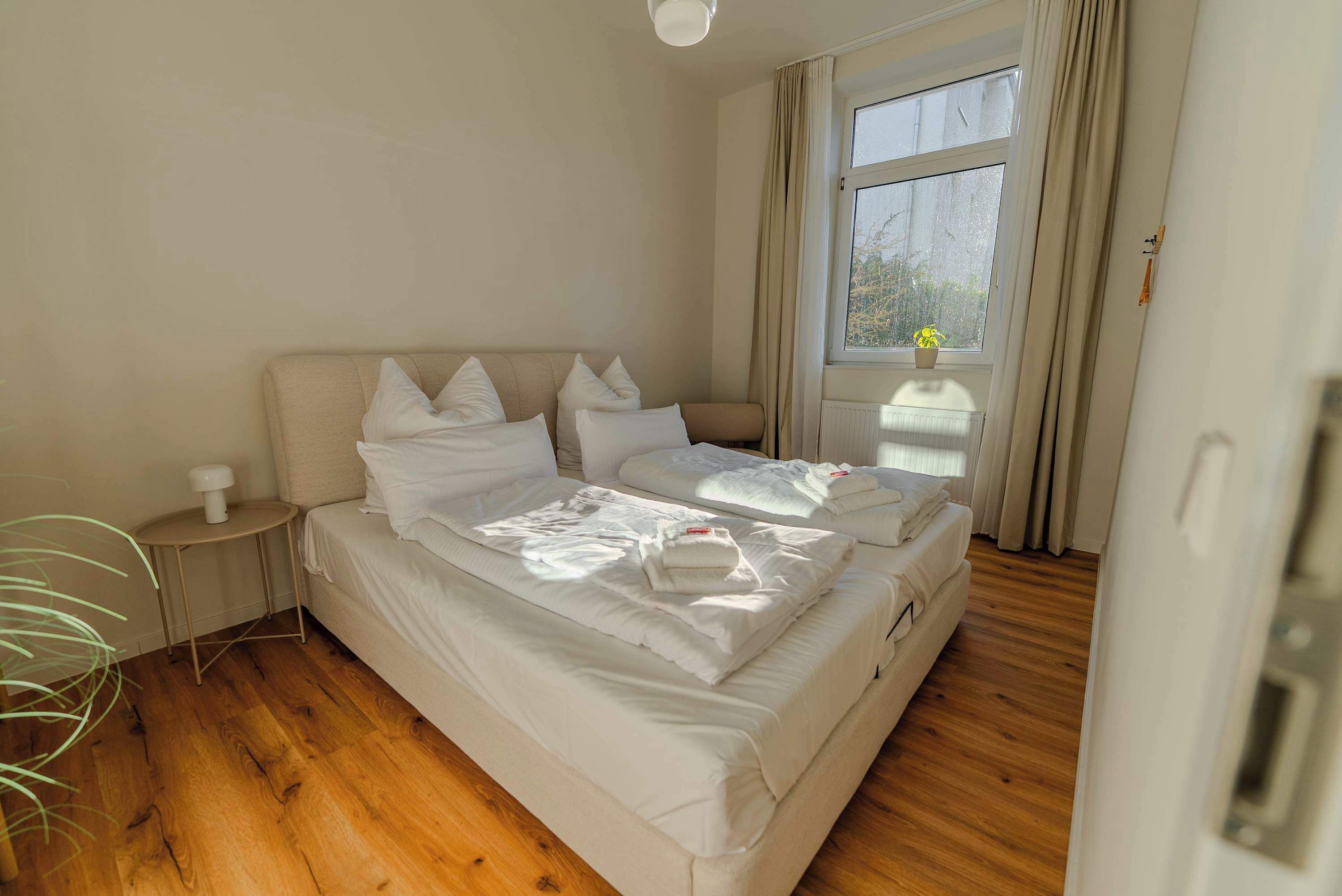 1 Schlafzimmer, Schreibtisch, Bügeleisen/Bügelbrett, Reisekinderbett