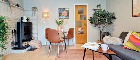 TV, fireplace, offices