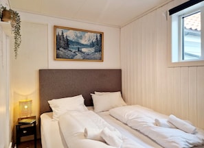 1 habitación, tabla de planchar con plancha, cuna de viaje y wifi 