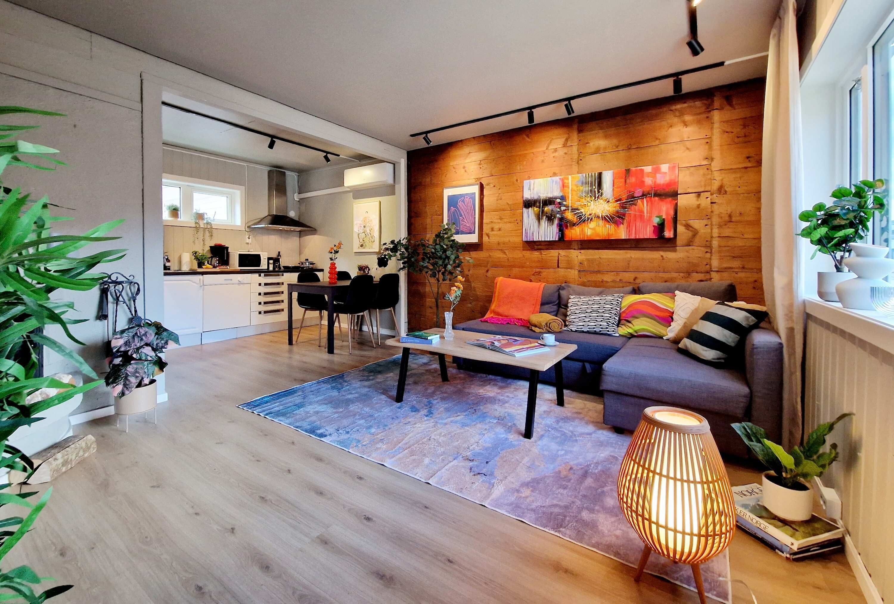 TV, peis og kontorer