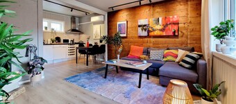 Historic townhouse - 2 baths, 3 floors, 100 percent charm