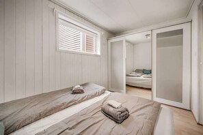 4 chambres, fer et planche à repasser, lit de bébé portatif, Wi-Fi