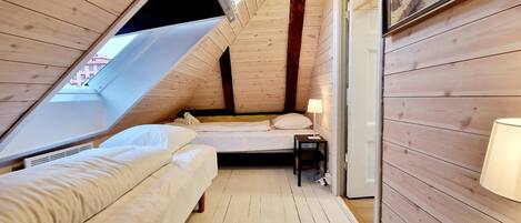 3 slaapkamers, een strijkplank/strijkijzer, reisbedje, wifi