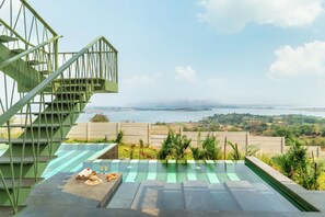 12 albercas techadas 