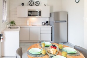 冷蔵庫、電子レンジ、コンロ、食器洗い機