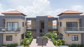 Exterior - Tennis Court | GYM |1BR •Gold Coast Condo by LUCHA (Noord)