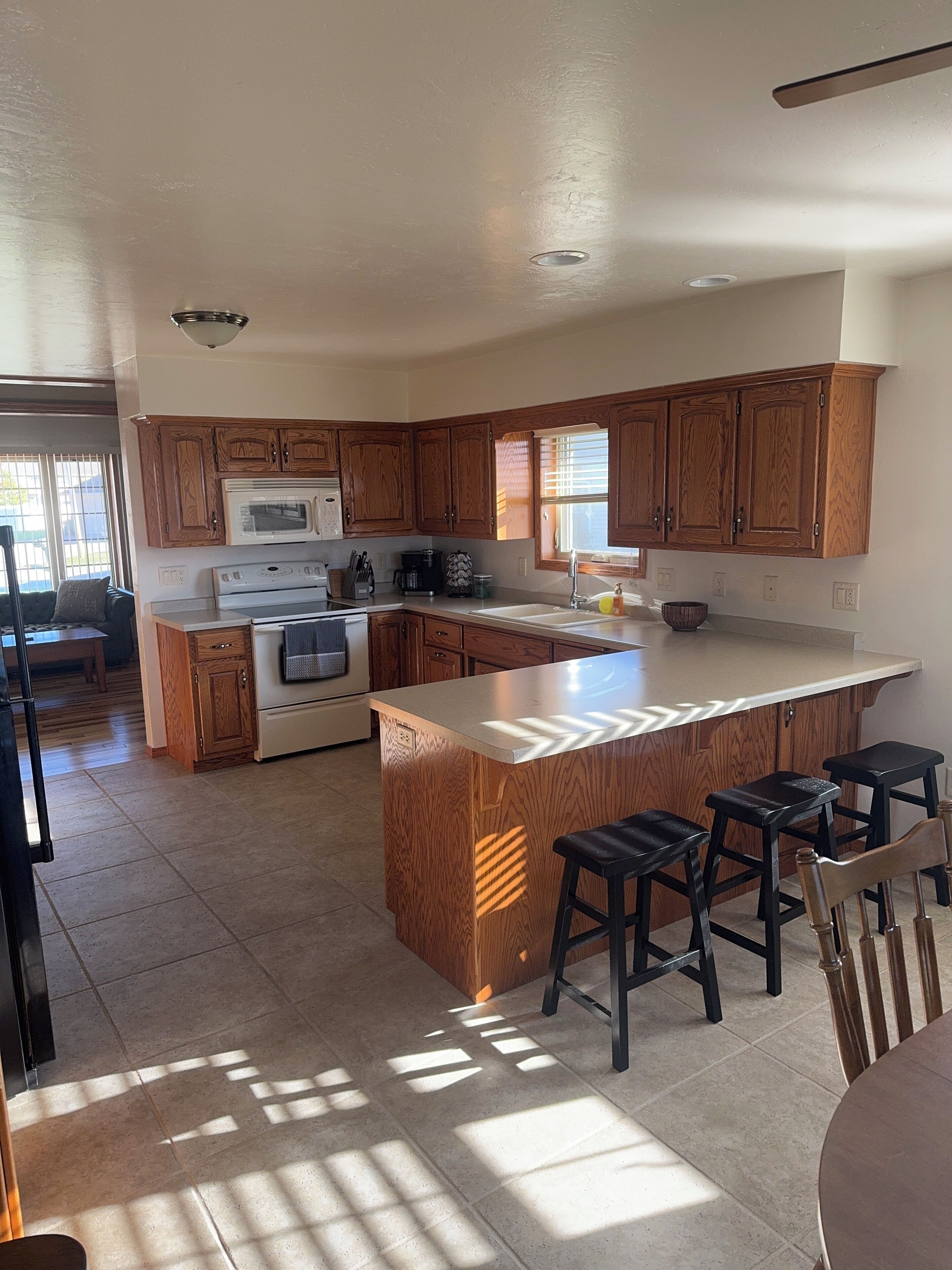 雪櫃、微波爐、焗爐、爐具