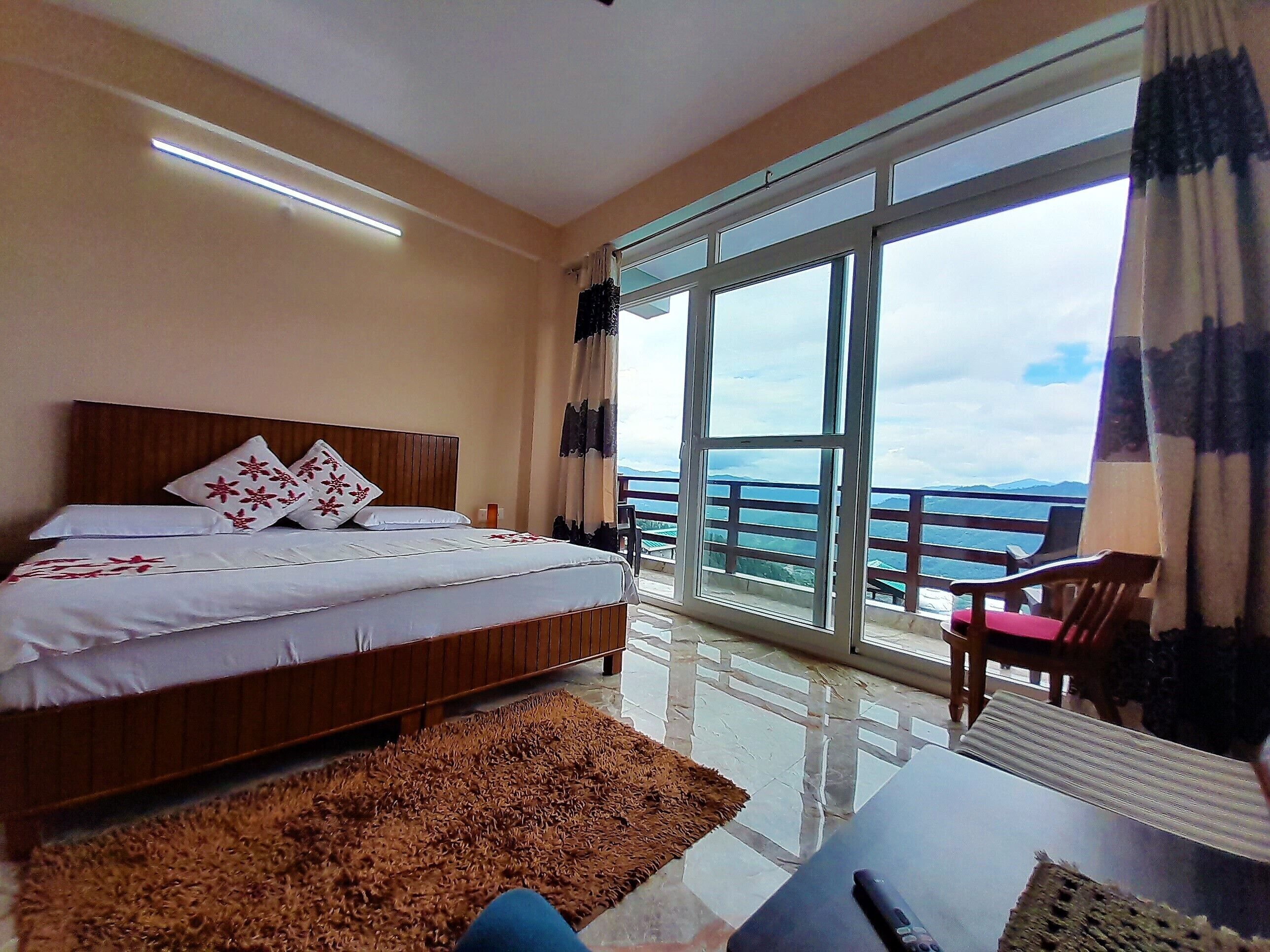 Caja de seguridad en la habitación y cortinas blackout 