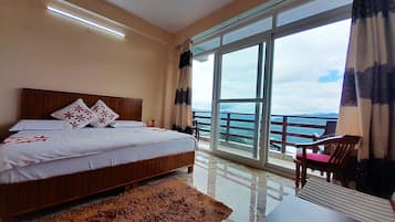 Superior Room, Mountain View | In-room safe, blackout curtains, iron/ironing board, free WiFi