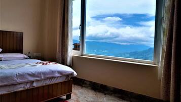 Deluxe Room, Mountain View | In-room safe, blackout drapes, iron/ironing board, free WiFi
