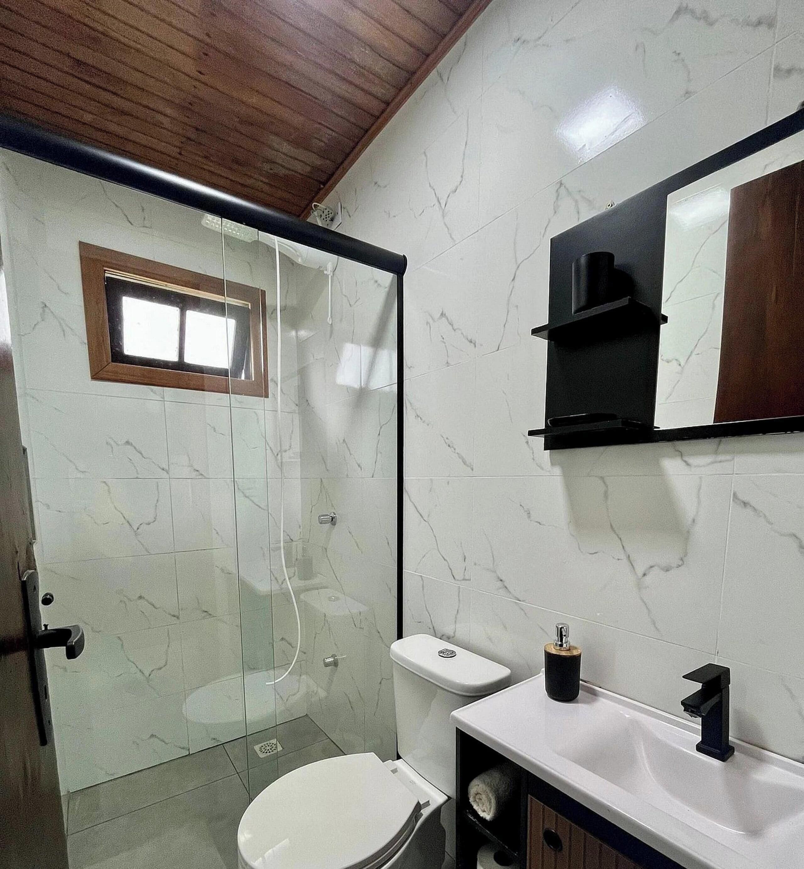 Premier House | Bathroom | Shower, towels